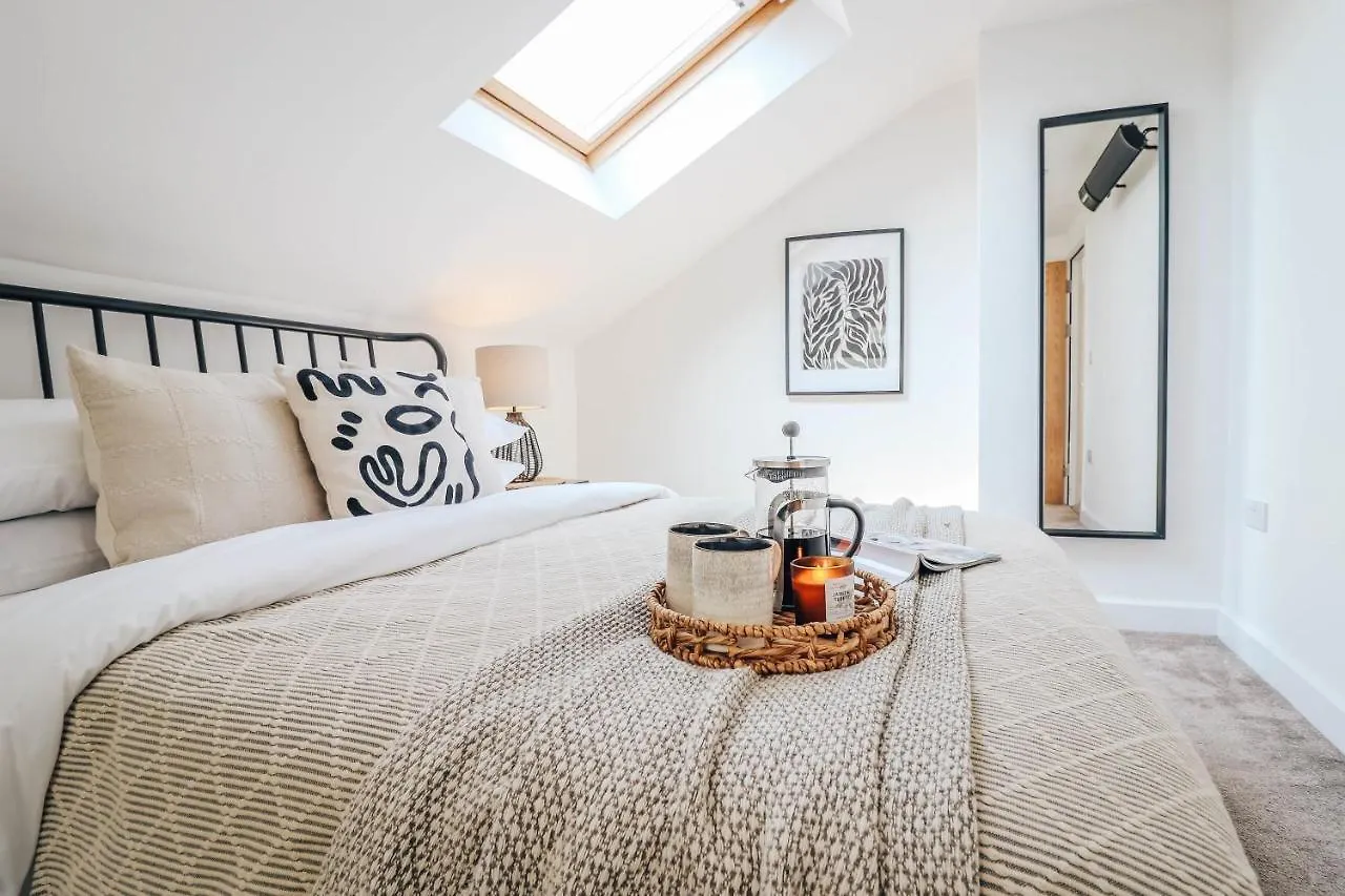 Principality View Apartment Three, By Solace Stays Cardiff