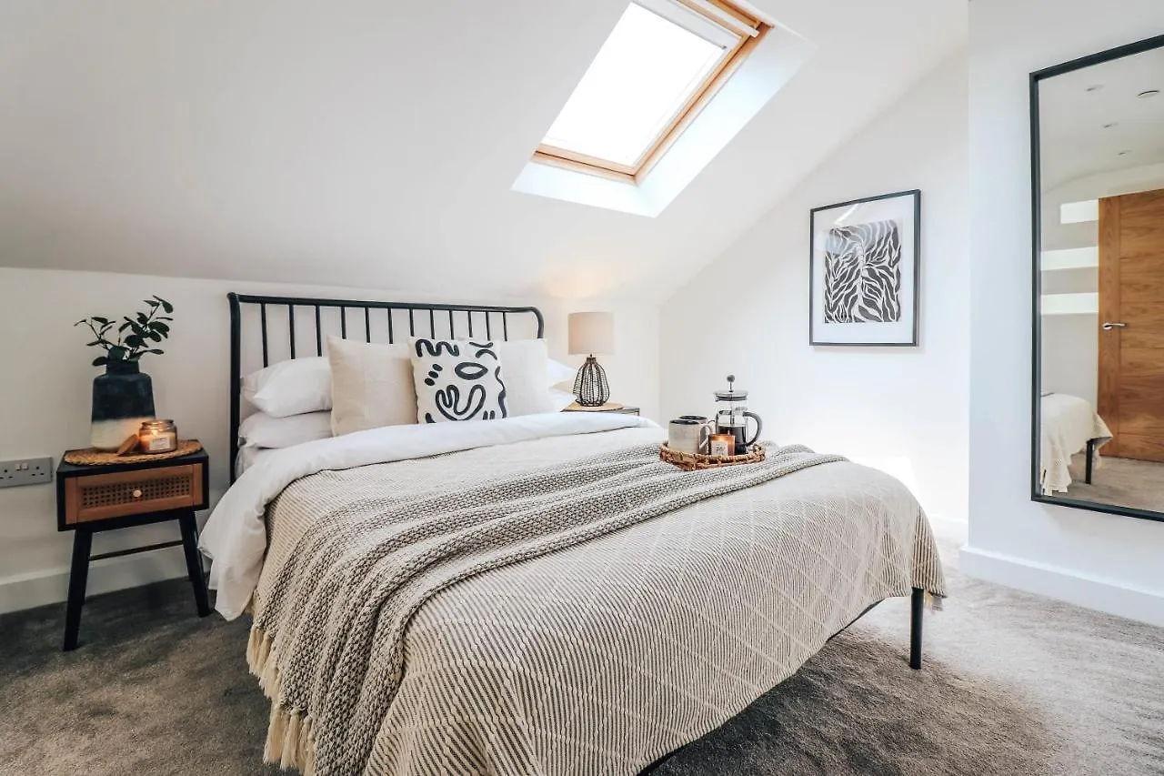 Principality View Apartment Three, By Solace Stays Cardiff