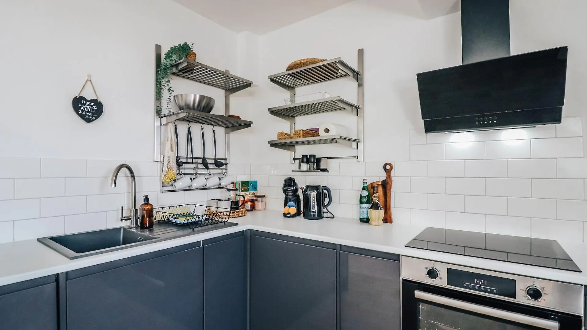Principality View Apartment Three, By Solace Stays Cardiff Royaume-Uni