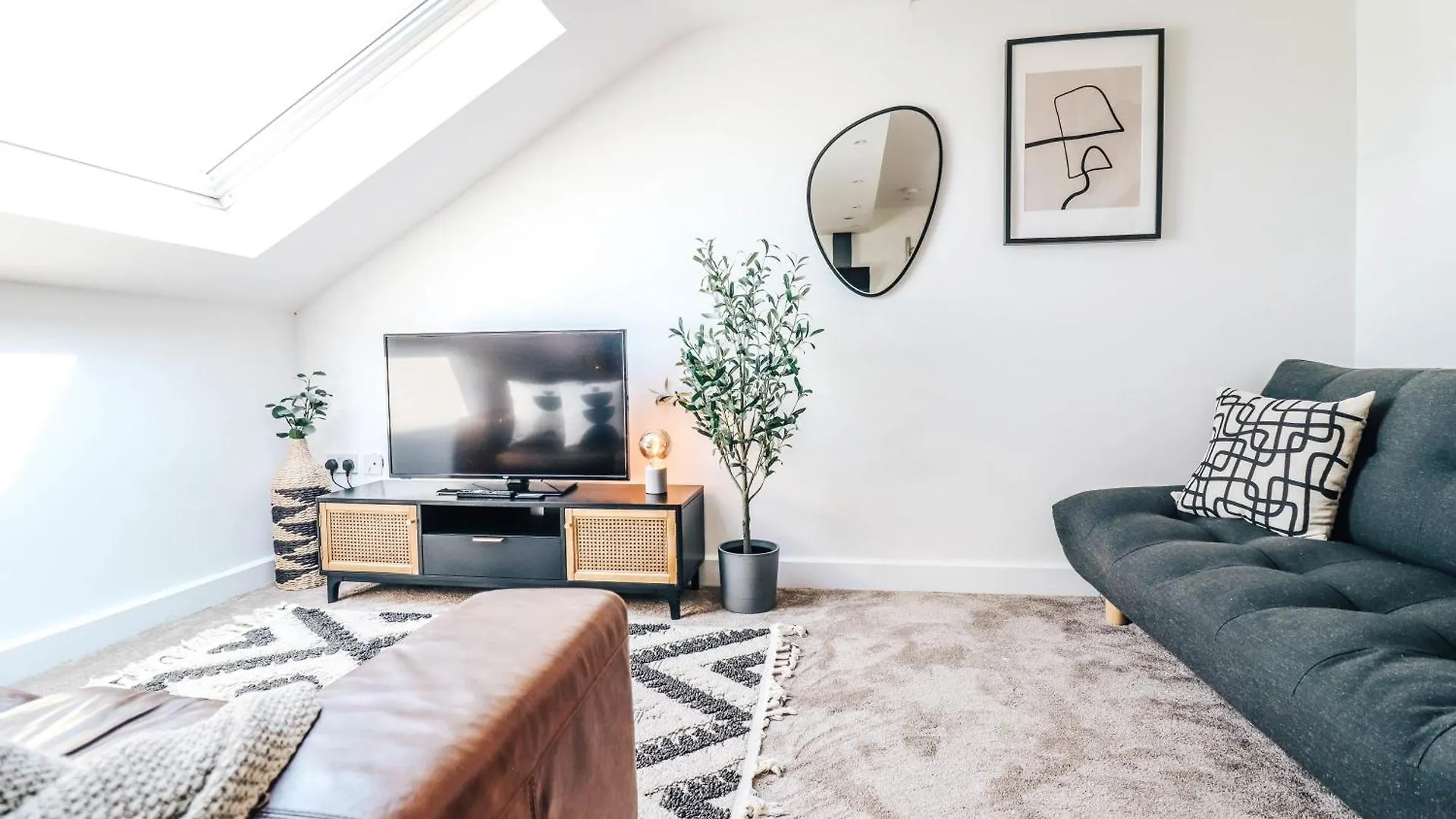 Principality View Apartment Three, By Solace Stays Cardiff